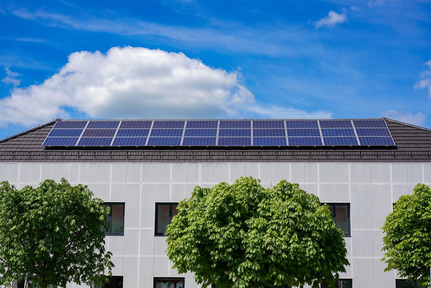 620 kW rooftop install for a South East pharmaceutical manufacturer